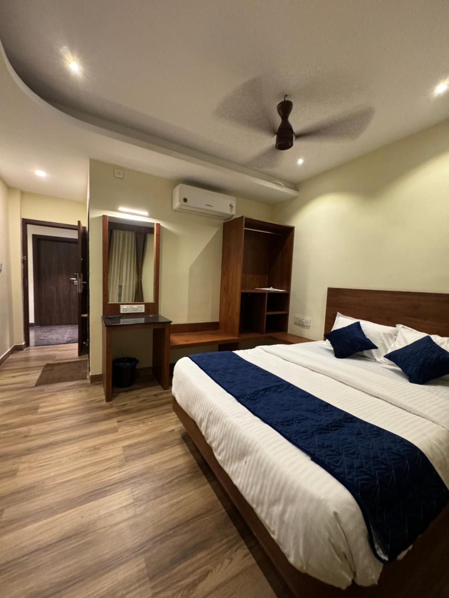 S K Legacy Hotel Mysore Exterior foto